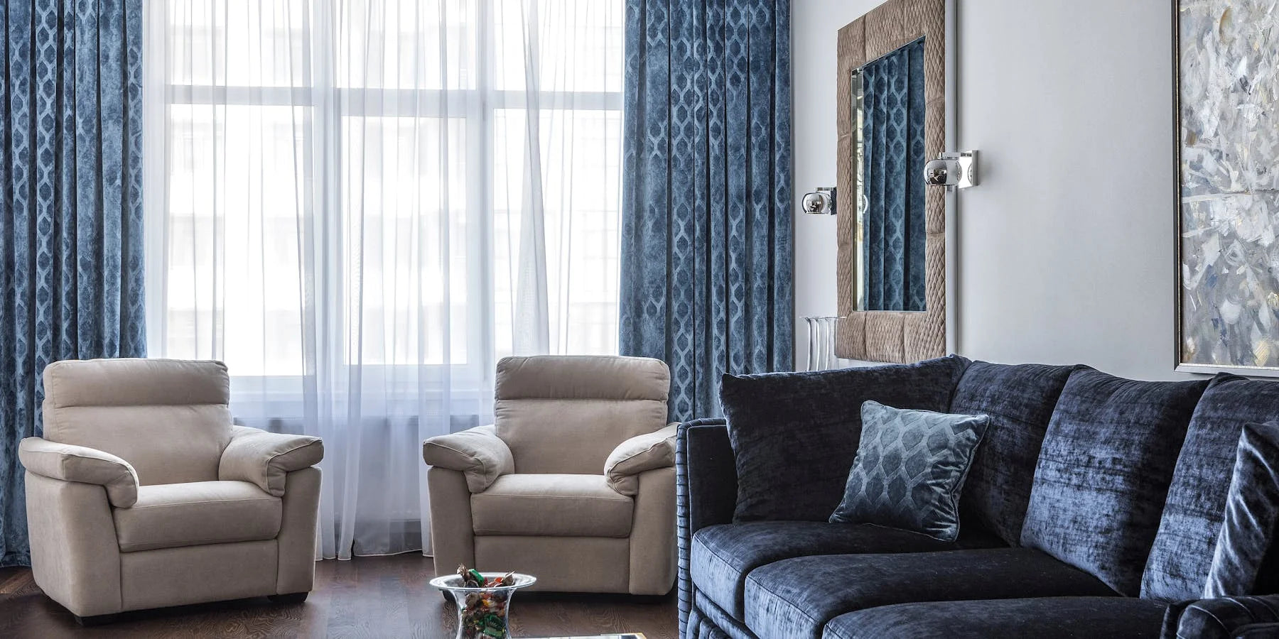 On ne jette pas un fauteuil pour une tache : une housse suffit